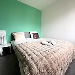 House, Garden & Garage, Downtown, Near Zenith & A75 *