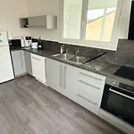 Nyaraló House, Garden & Garage, Downtown, Near Zenith & A75 Cournon-d'Auvergne