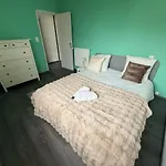 Nyaraló House, Garden & Garage, Downtown, Near Zenith & A75