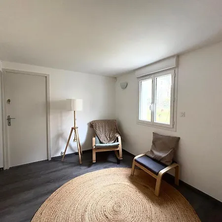 House, Garden & Garage, Downtown, Near Zenith & A75 奥弗涅库尔农
