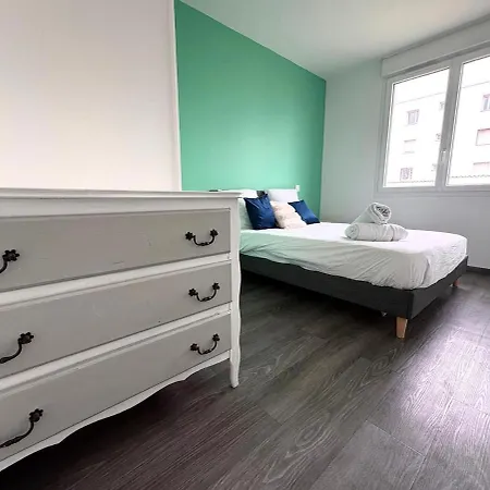 House, Garden & Garage, Downtown, Near Zenith & A75