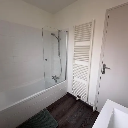 Holiday home House, Garden & Garage, Downtown, Near Zenith & A75