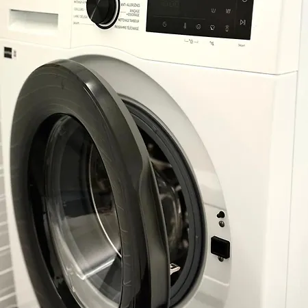 House, Garden & Garage, Downtown, Near Zenith & A75