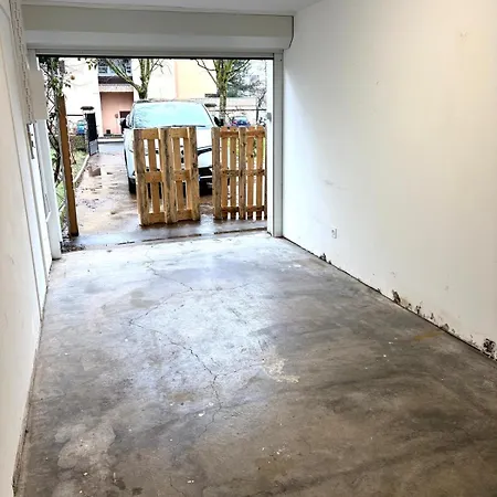 House, Garden & Garage, Downtown, Near Zenith & A75 *