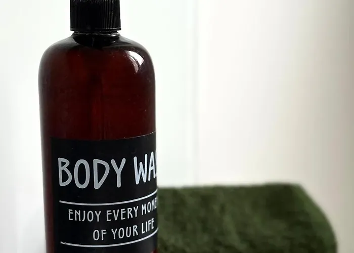 Prázdninový dům House, Garden & Garage, Downtown, Near Zenith & A75 *