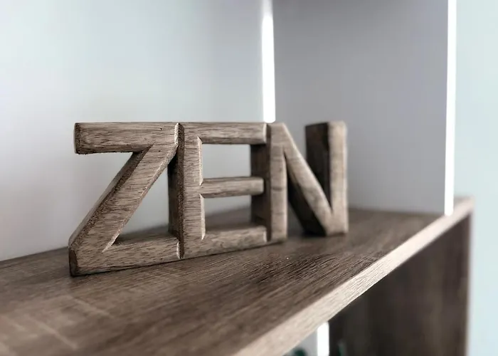 Holiday home House, Garden & Garage, Downtown, Near Zenith & A75