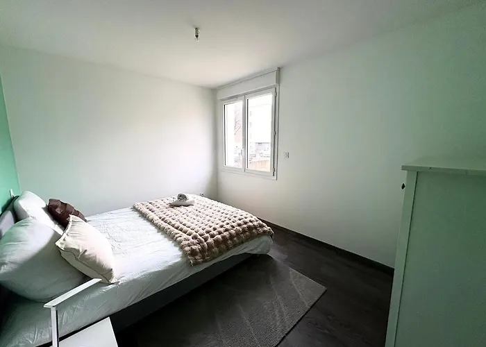 House, Garden & Garage, Downtown, Near Zenith & A75 *