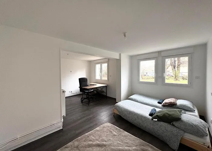 House, Garden & Garage, Downtown, Near Zenith & A75