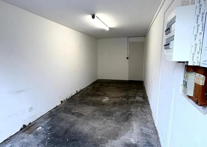 House, Garden & Garage, Downtown, Near Zenith & A75 Holiday home *