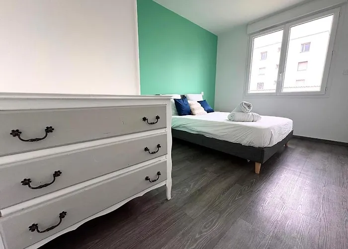 House, Garden & Garage, Downtown, Near Zenith & A75