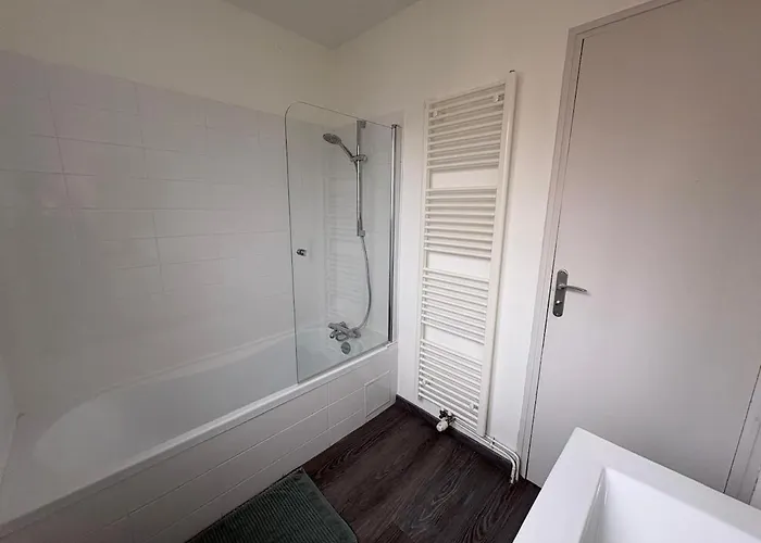 Holiday home House, Garden & Garage, Downtown, Near Zenith & A75