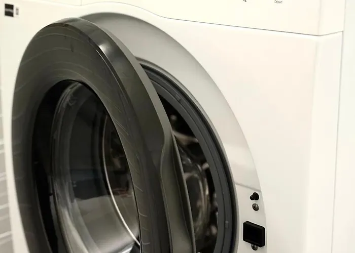 House, Garden & Garage, Downtown, Near Zenith & A75