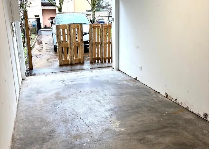 House, Garden & Garage, Downtown, Near Zenith & A75 *