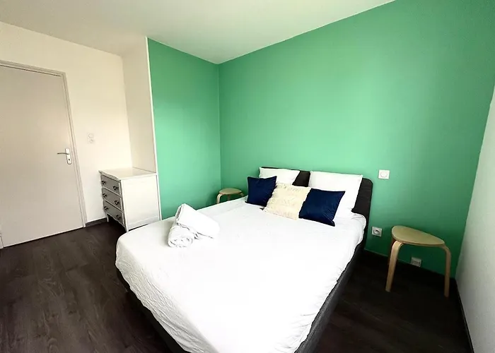 House, Garden & Garage, Downtown, Near Zenith & A75 Holiday home *