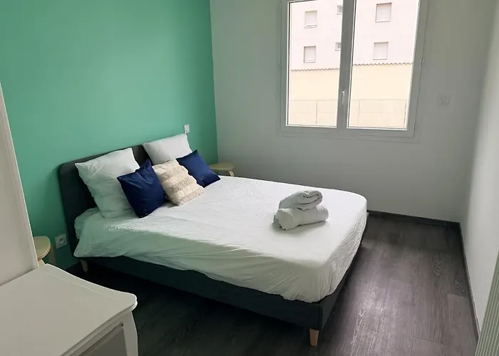 House, Garden & Garage, Downtown, Near Zenith & A75 Prázdninový dům