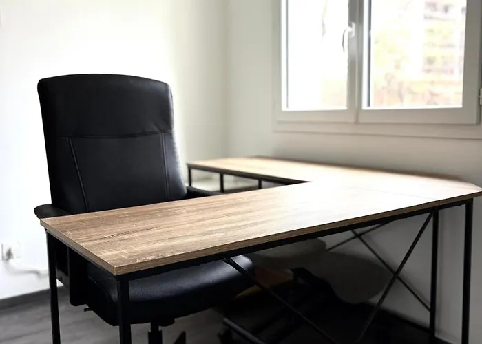 House, Garden & Garage, Downtown, Near Zenith & A75