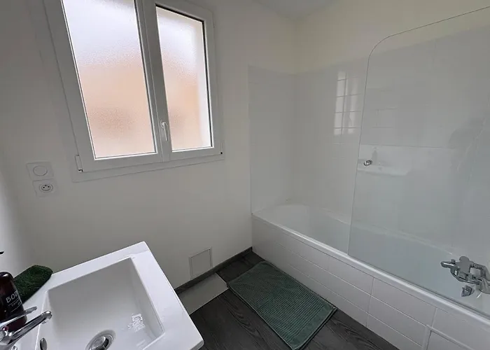 Holiday home House, Garden & Garage, Downtown, Near Zenith & A75 *